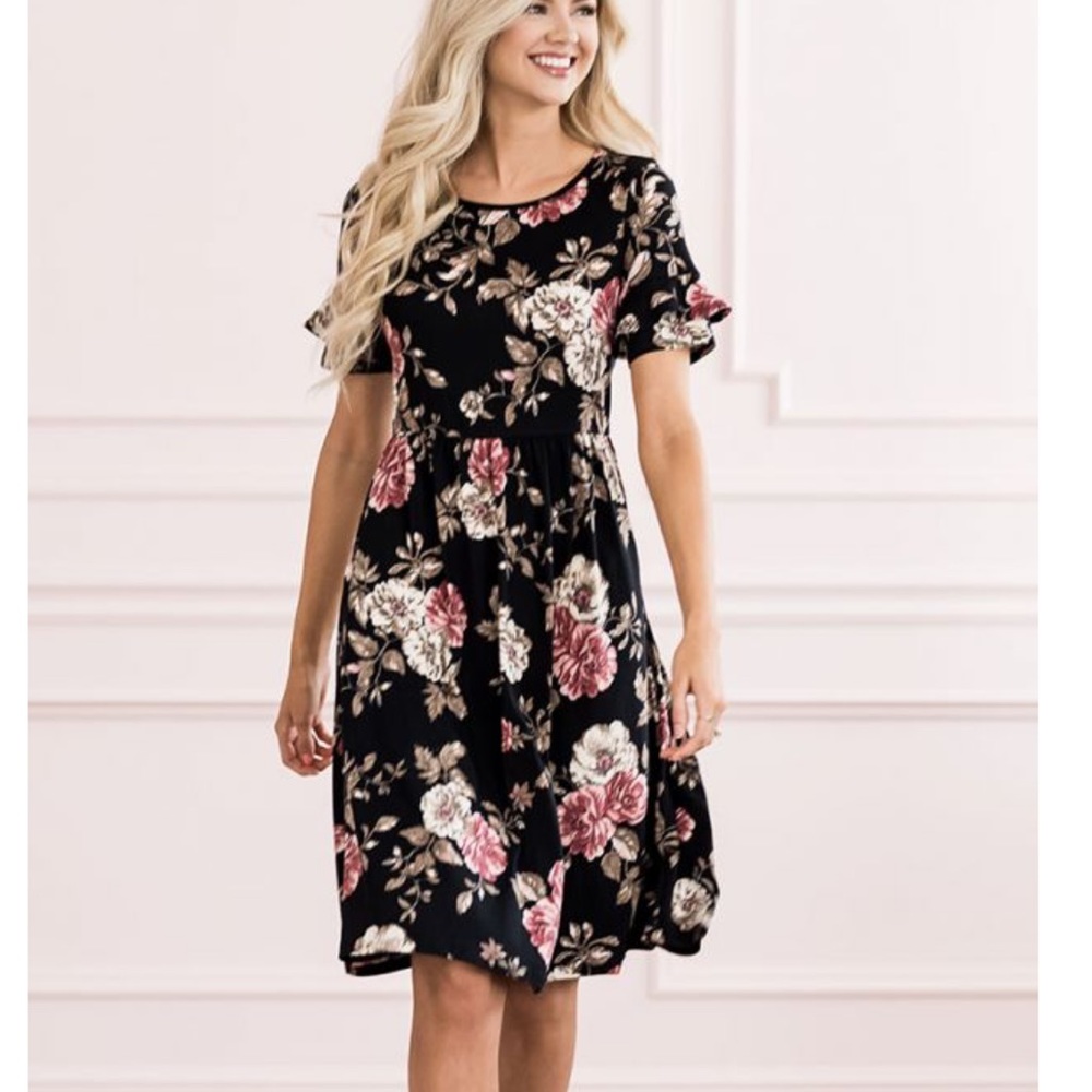 🔥Black Floral Midi Dress 🔥 STUNNING!